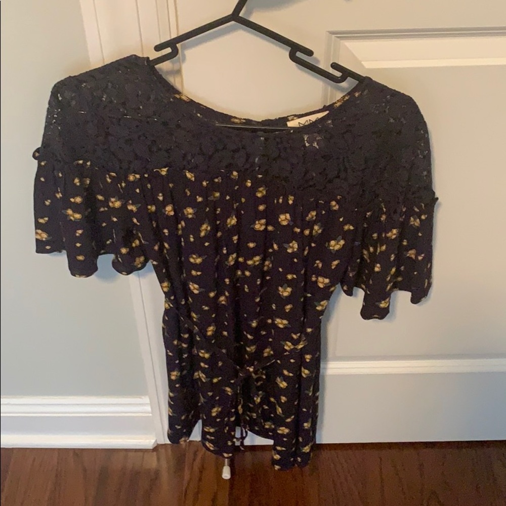Delicate maternity shirt